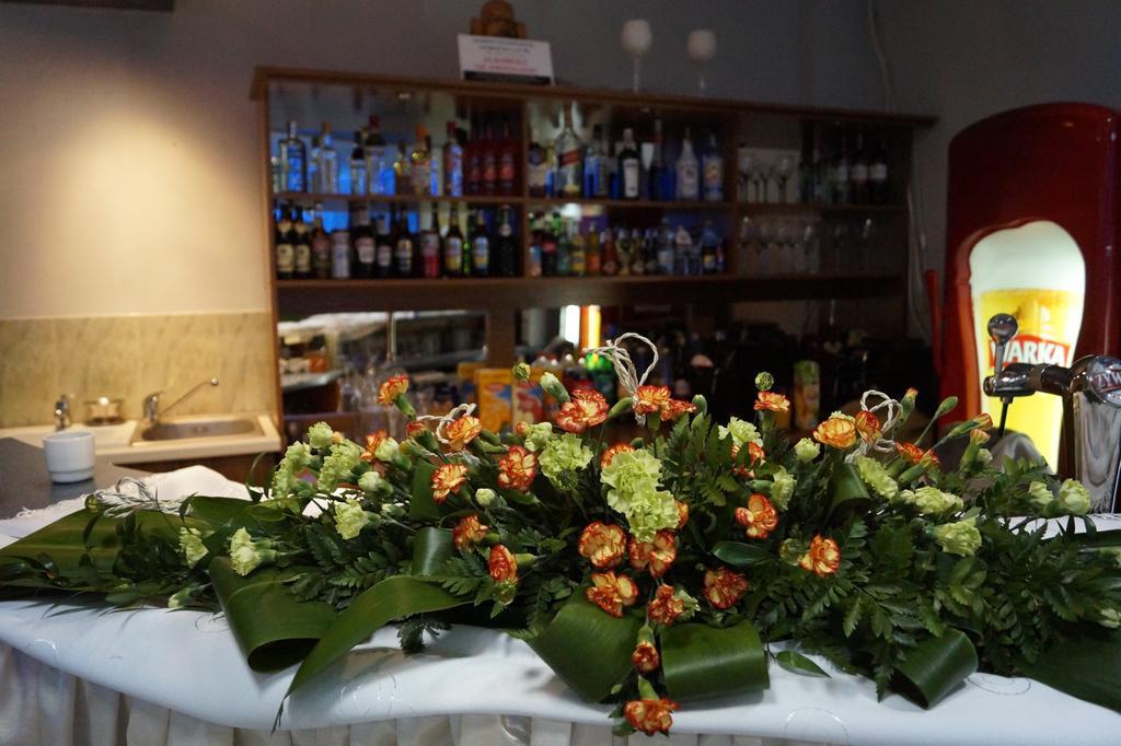 Hotel Mikorzyn Ślesin Eksteriør bilde