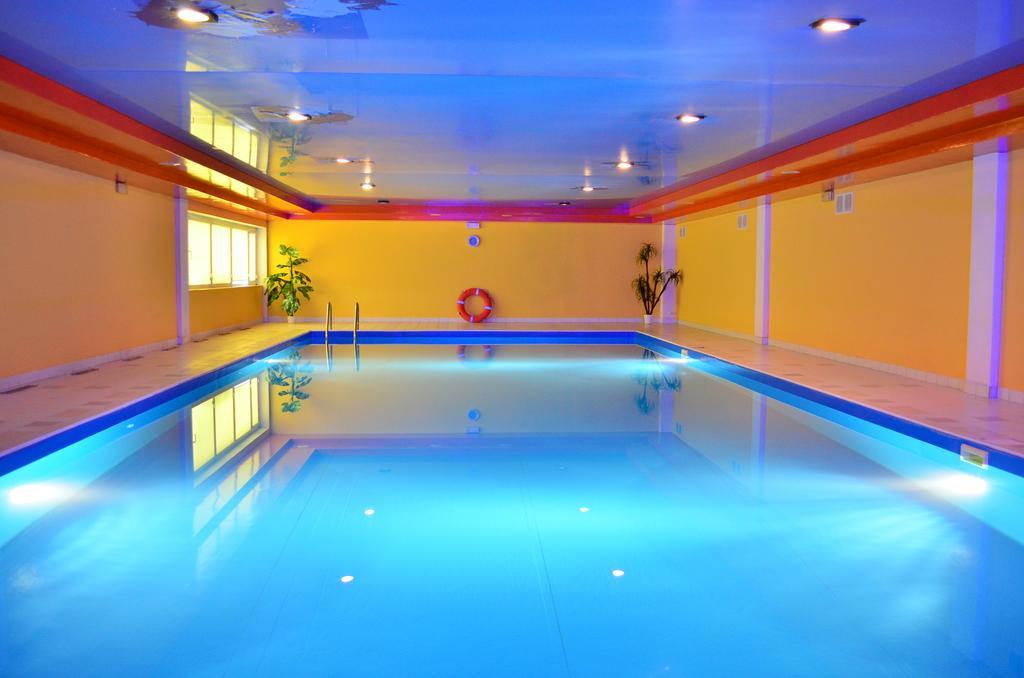 Hotel Mikorzyn Ślesin Eksteriør bilde