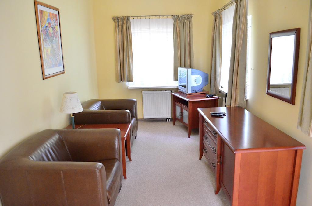 Hotel Mikorzyn Ślesin Rom bilde