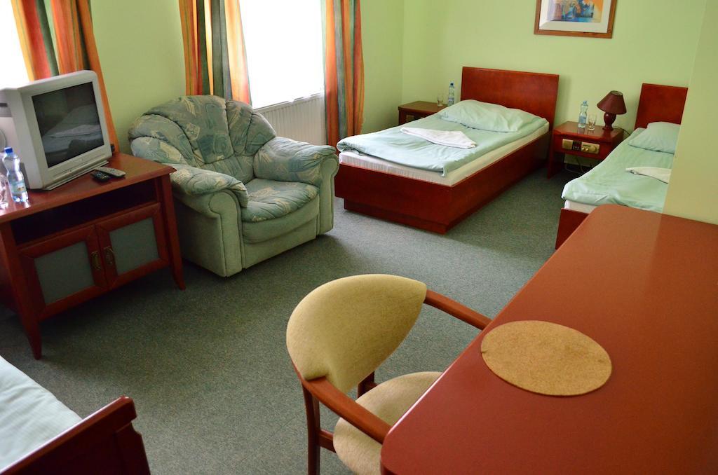 Hotel Mikorzyn Ślesin Rom bilde