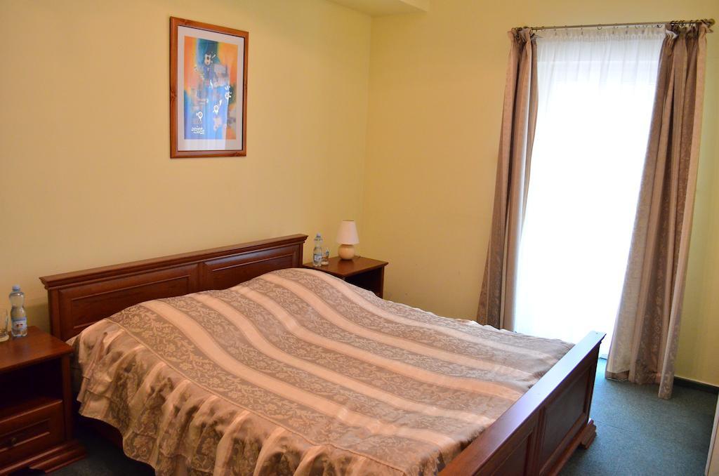 Hotel Mikorzyn Ślesin Rom bilde