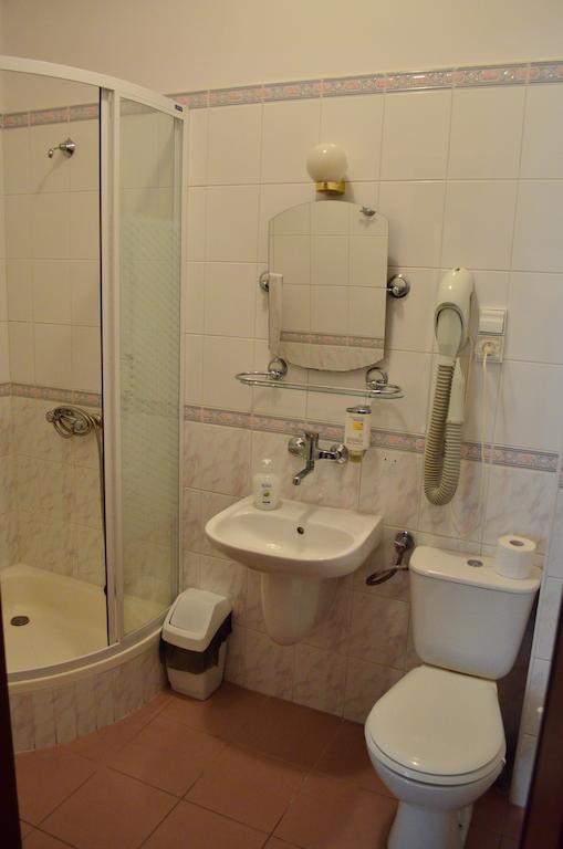 Hotel Mikorzyn Ślesin Rom bilde